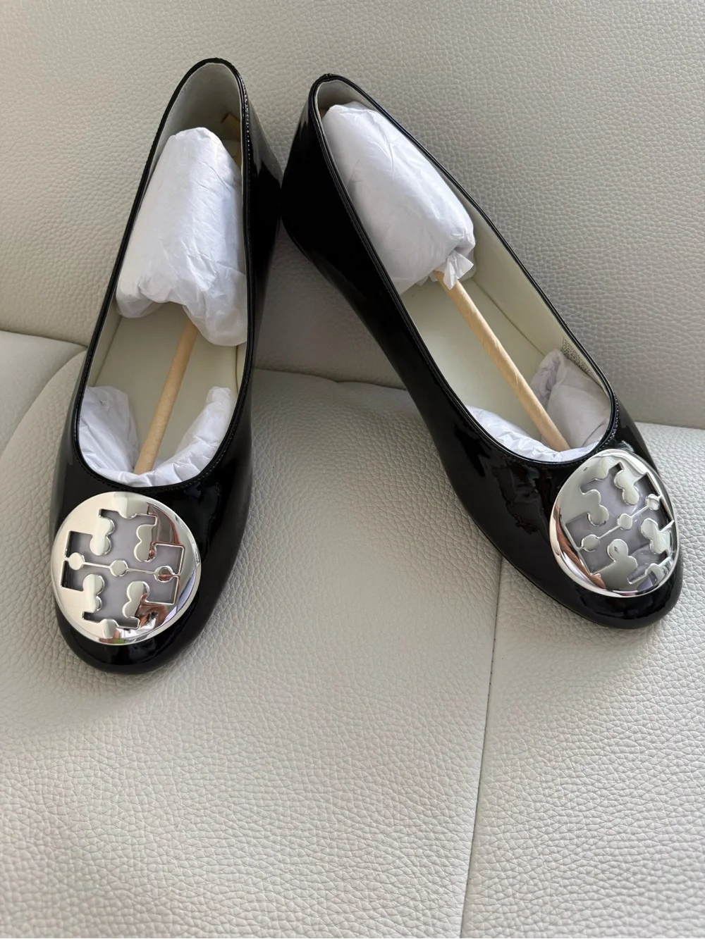 NWT REVA Tory Burch Black Patent Logo Medallion Ballet Flats size 11M